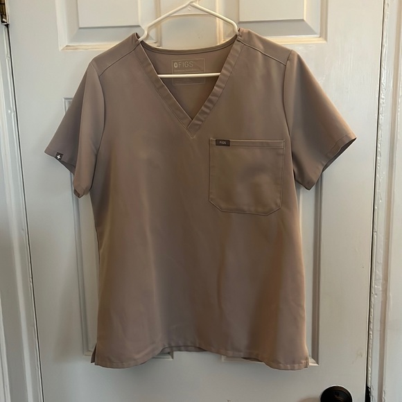 Gray Figs One pocket Top - Picture 1 of 3